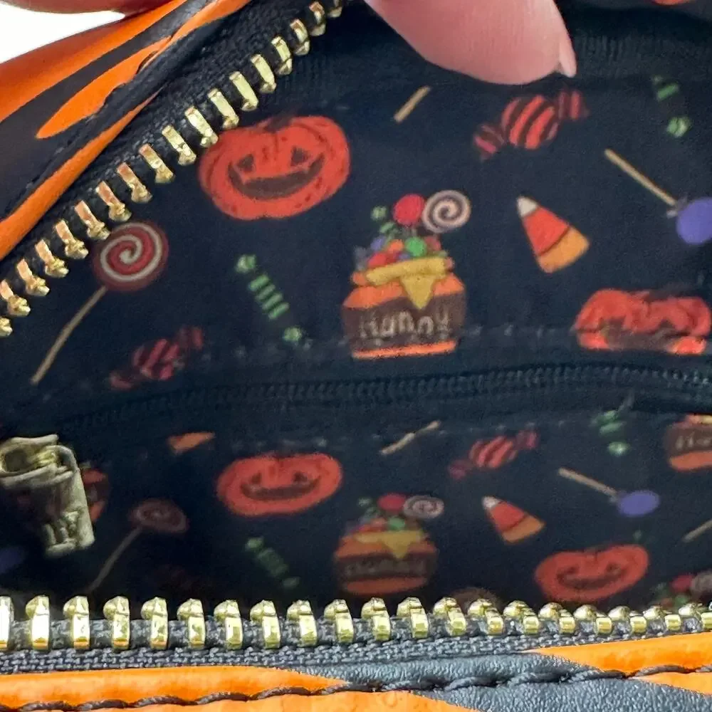 New Loungefly Winnie the Pooh Cosplay Passport Tiger Vampire Crossbody Purse NWT